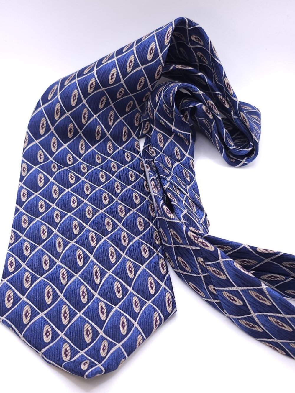 Daniel Hechter Mens Silk Necktie In Blue & White Geometric Pattern